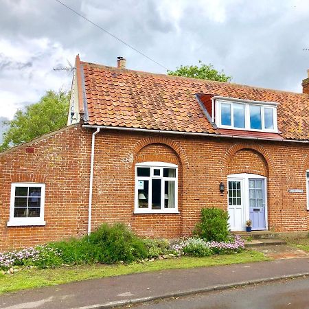 1 Tunns Cottages, Rushmere, Nr 贝克尔斯 外观 照片